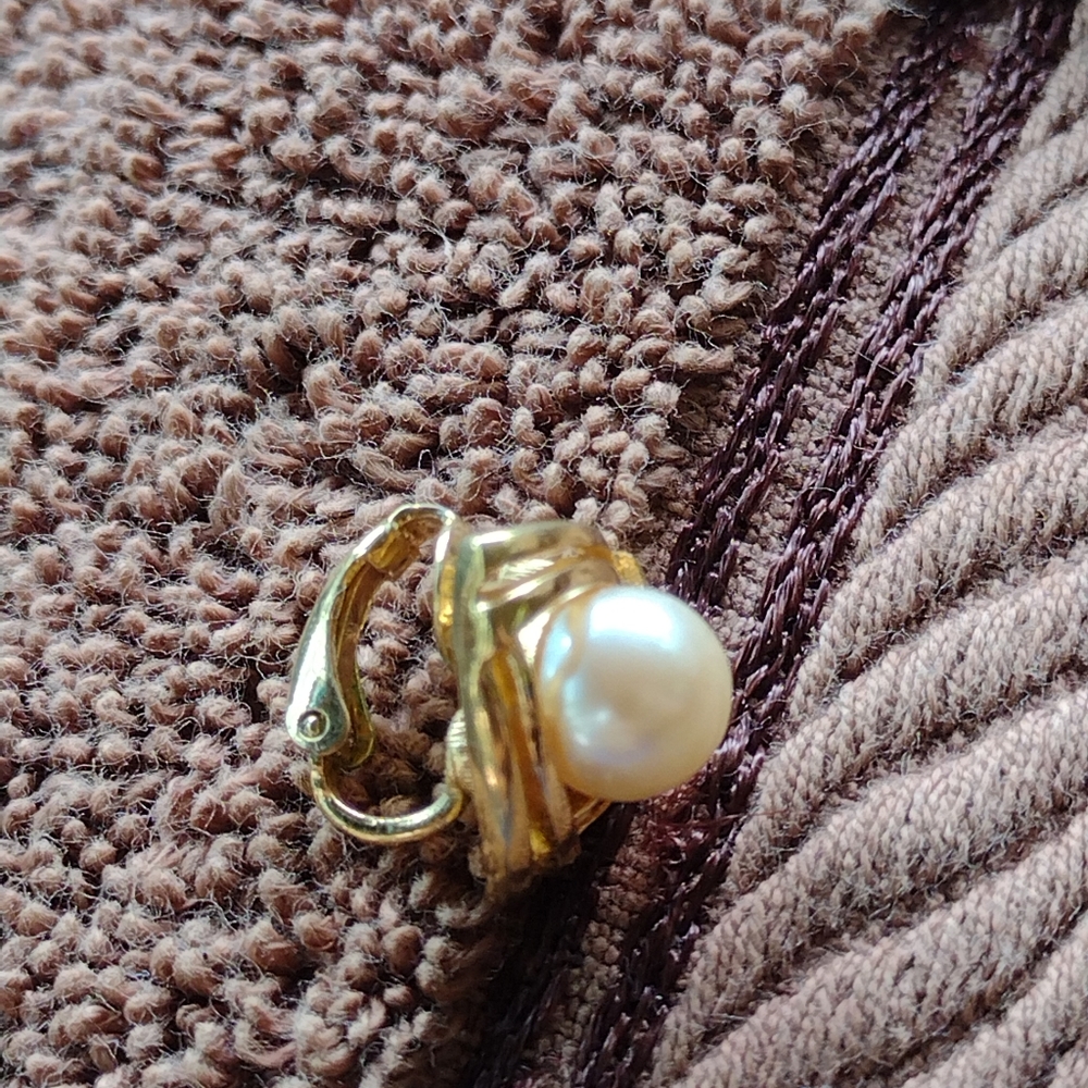 Set of vintage pearl clip on earrings